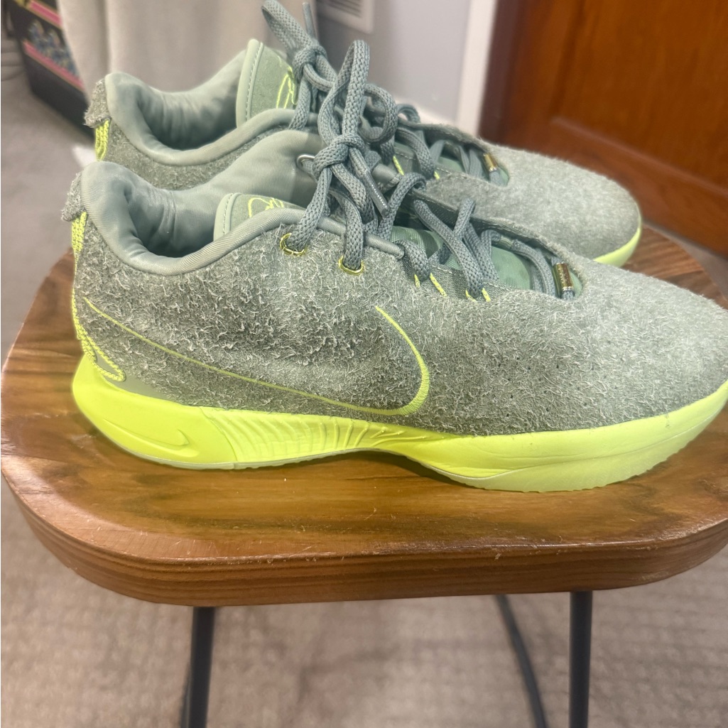 Nike Textured Green And Neon Yellow Sneakers